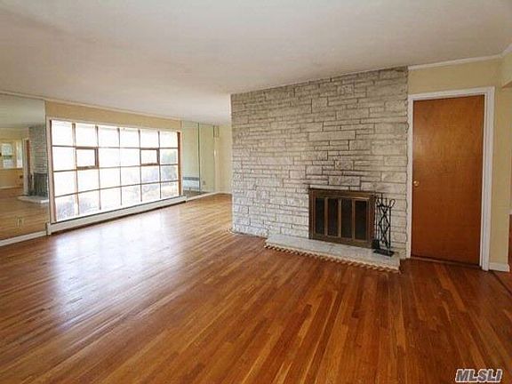 3rd image of 180 Deepdale Pkwy