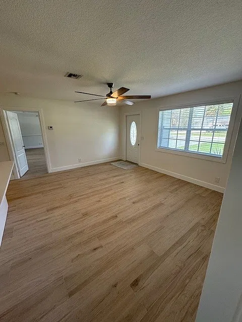 3 bed, 1645 sqft, $4,000 — Photo 4