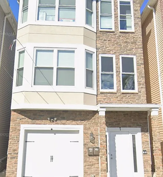 7 Lake St #2 — Photo 1
