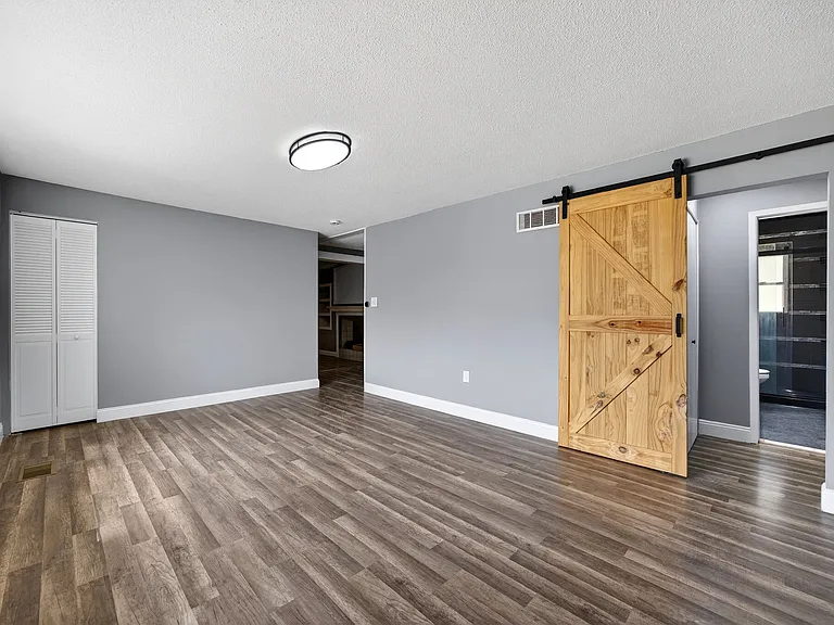 3320 Elm St — Photo 6