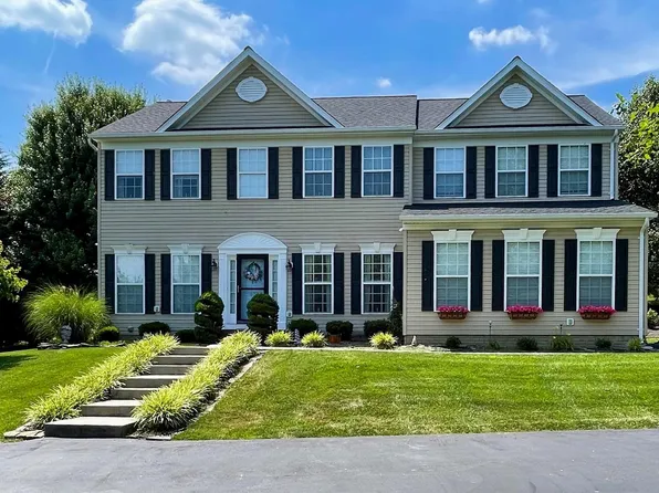 633 Crushed Apple Dr, Martinsburg, WV 25403