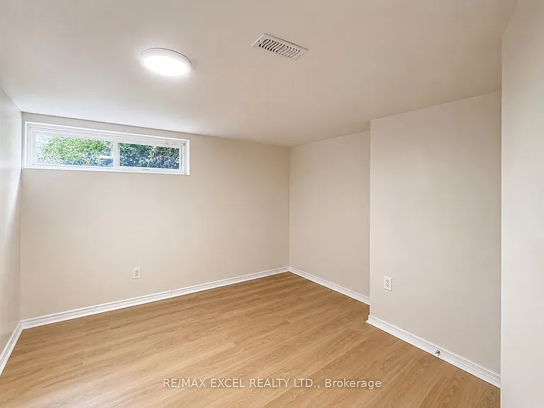 39 Commons Dr #LOWER — Photo 6