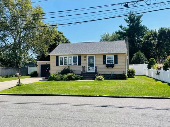 411 45th Street, Lindenhurst, NY 11757