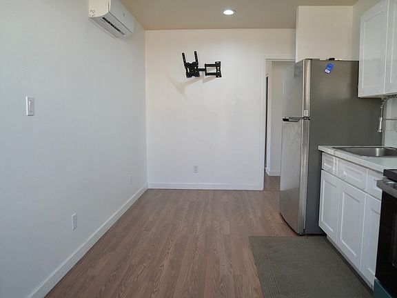 4th image of 9149 S Hobart Blvd