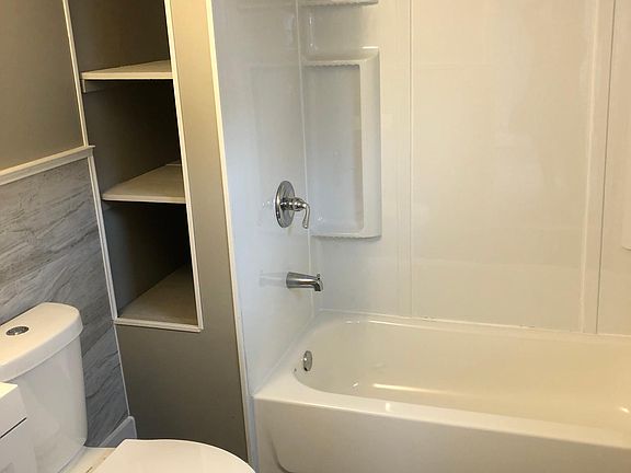 5th image of 346 Parkdale Ave #2
