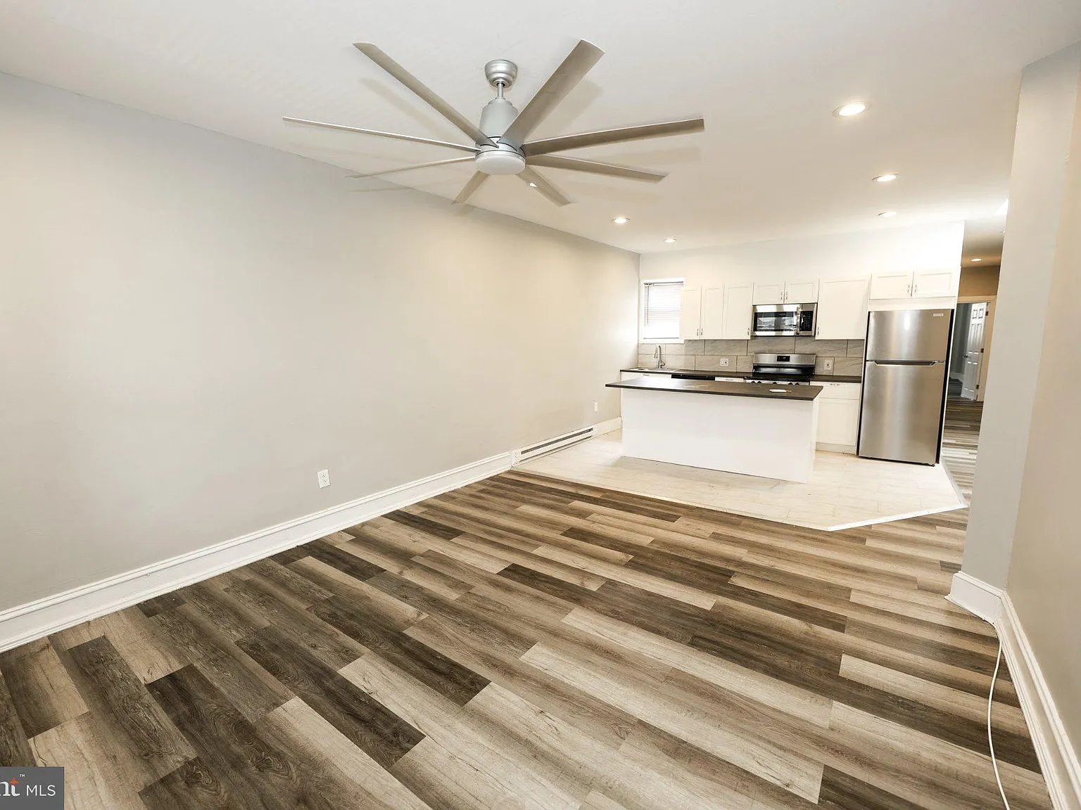 2 bed, 1.0 bath, 2146 sqft, $1,350 — Photo 3