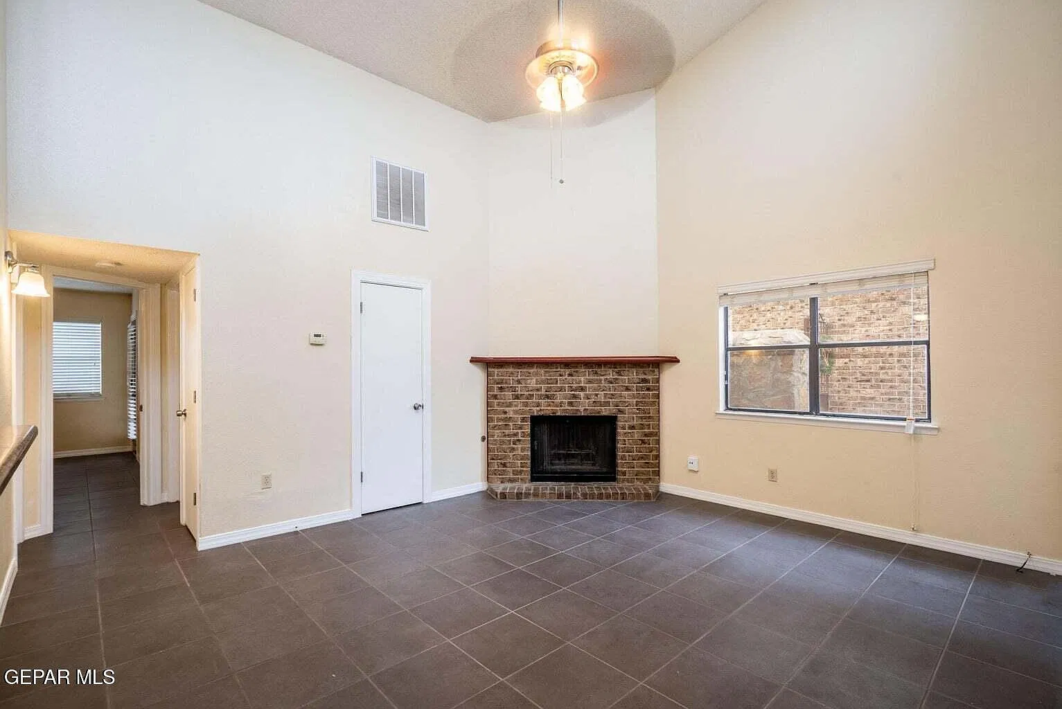 2 bed, 1.0 bath, 1059 sqft, $1,350 — Photo 3