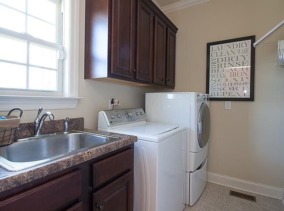 3rd image of 636 Tybarber Ave
