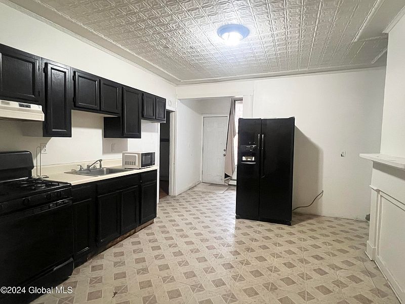 2nd image of 456-458 8th Street