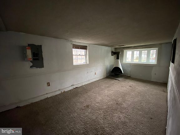 4th image of 1042 Glenvilla Dr