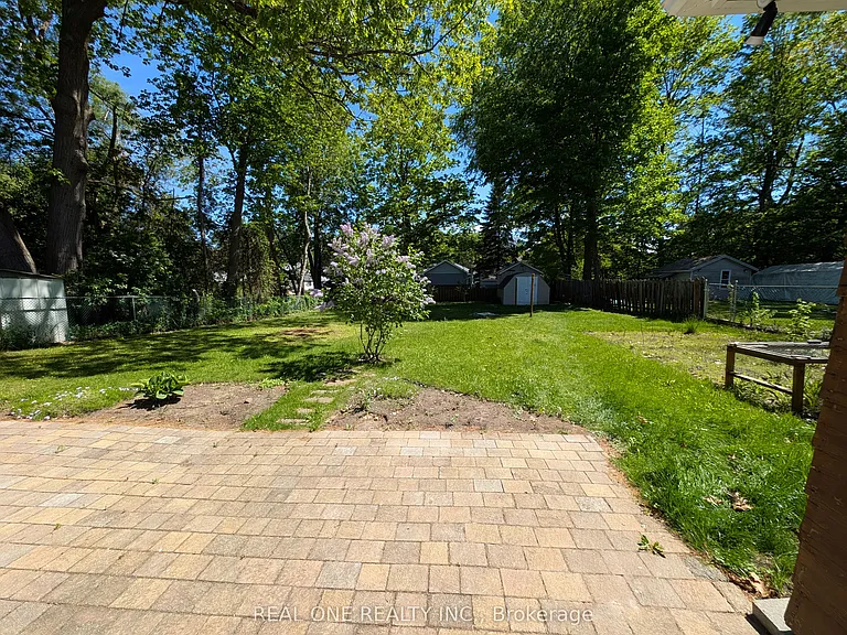 157 Bessborough Dr — Photo 4