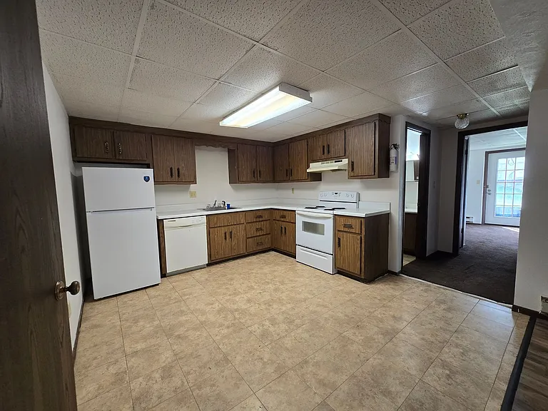 103-105 107 Martin Dr — Photo 10