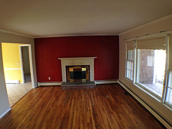 3rd image of 19 Glenview Dr