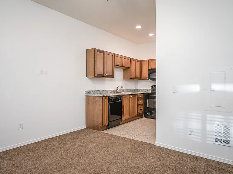 455 NE 24th Ave — Photo 23