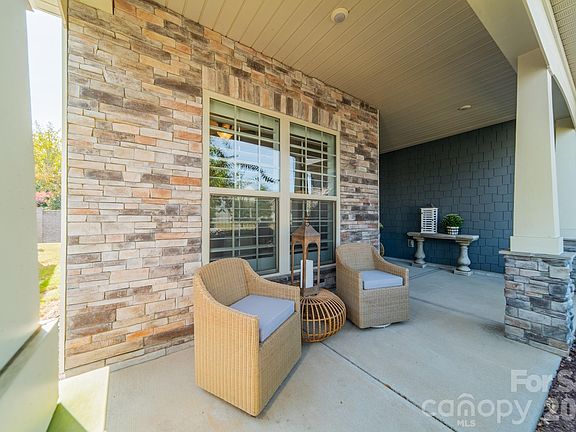 2nd image of 918 Kirby Dr
