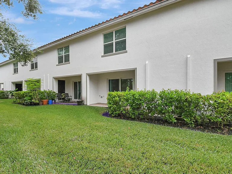 6851 Broadwater Ln — Photo 17