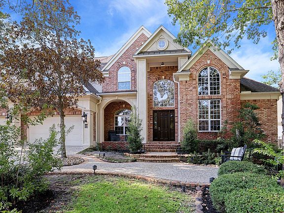3rd image of 127 E Bracebridge Cir