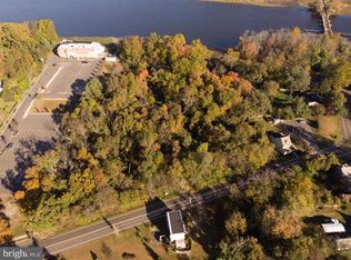 886 Centerton Rd, Mount Laurel, NJ 08054