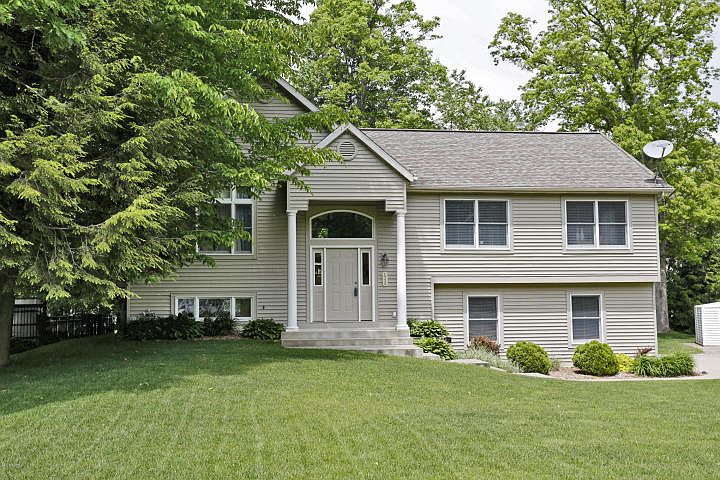 1st image of 15255 Nickolas Dr