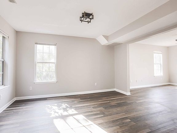 5th image of 5488 Blue Oak Dr