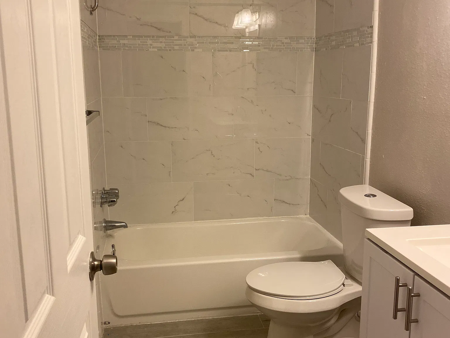 2 bed, 1017 sqft, $1,295 — Photo 2