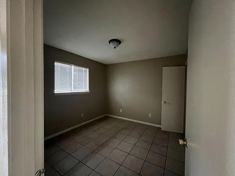 1012 Wells Cir #8 — Photo 5