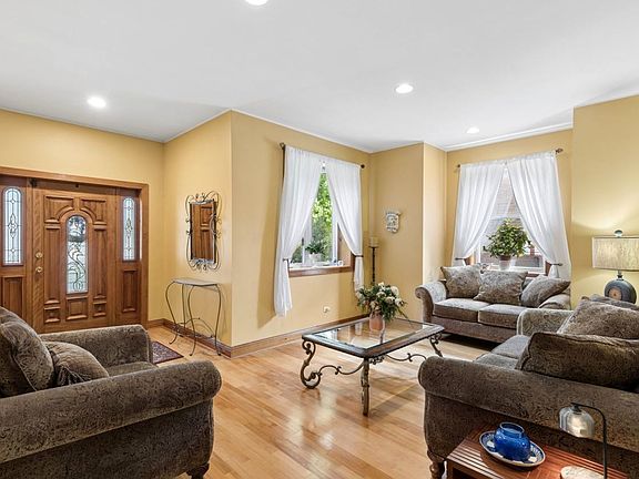 5th image of 3328 N Plainfield Ave
