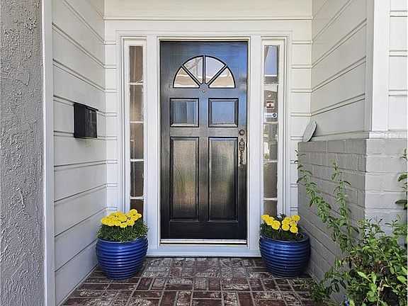 2nd image of 5624 Graves Ave
