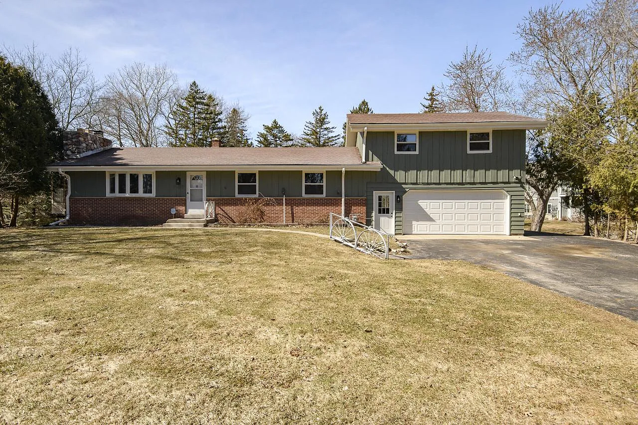 745 North Green Bay ROAD photo 1