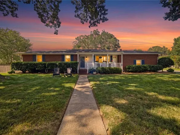 5036 Regina Ln, Virginia Beach, VA 23455