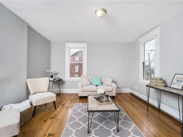 17-19 Main St, Cumberland, RI 02864