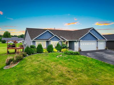 461 Glenview Way, Little Suamico, WI, 54141