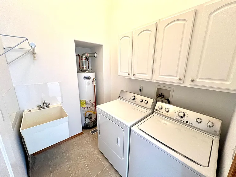 517 Burnham Pl — Photo 6