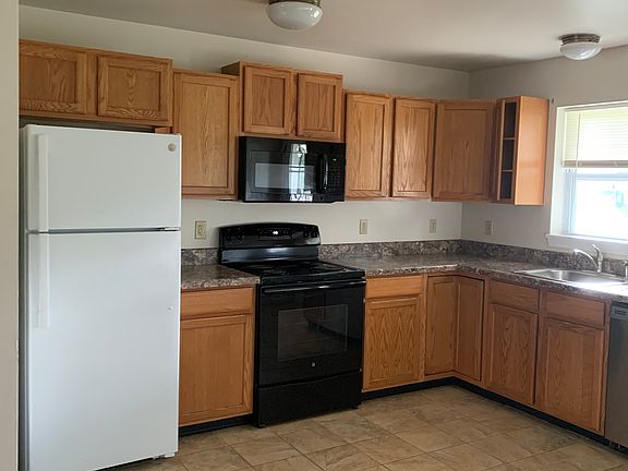 3rd image of 12 Ferry Blvd APT 3