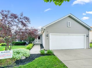 10 Juniper Ct, Streamwood, IL 60107