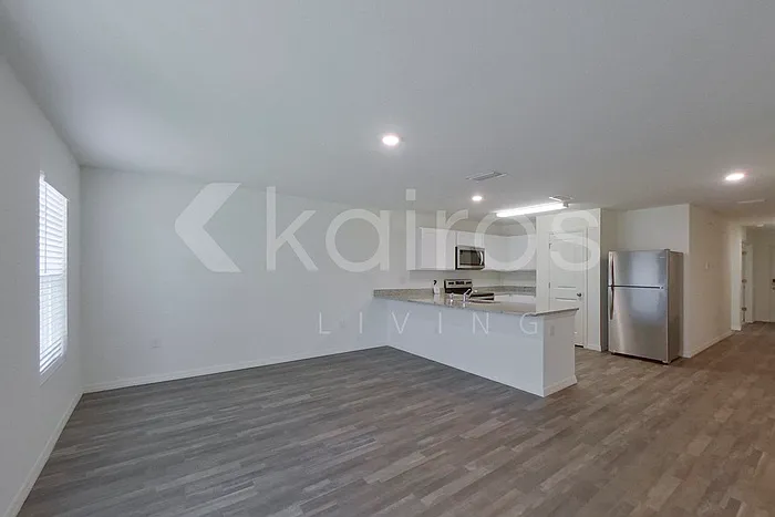 3 bed, 2.0 bath, 1449 sqft, $1,725 — Photo 4