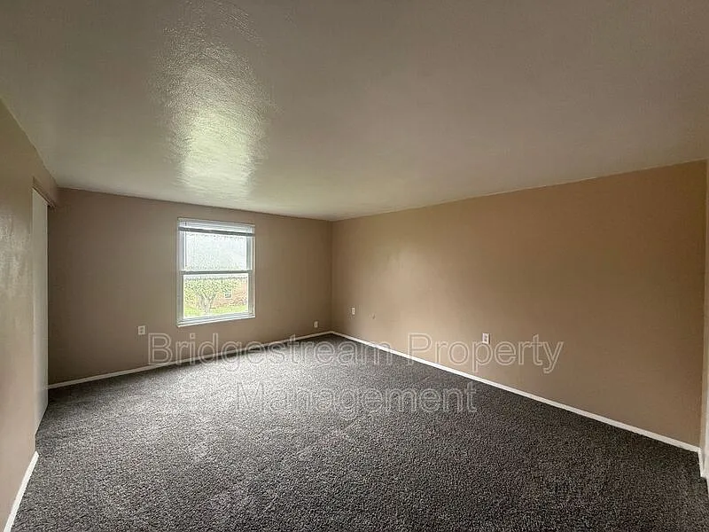 2 bed, 1.0 bath, $1,095 — Photo 4