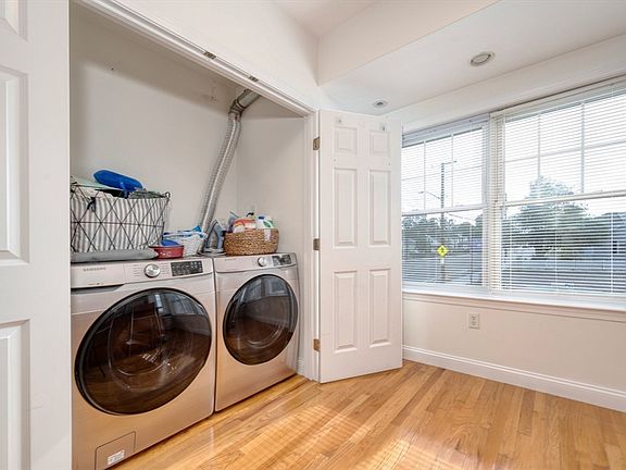 4th image of 397 Sea St #A