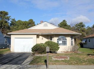 96 Paradise Blvd, Toms River, NJ 08757