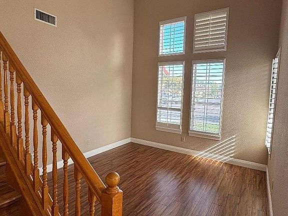 4th image of 702 Whitney Ct