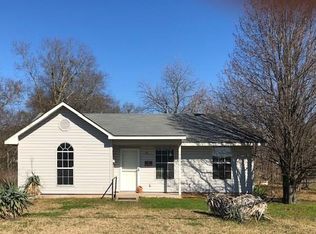 1095 E Main St, Honey Grove, TX 75446