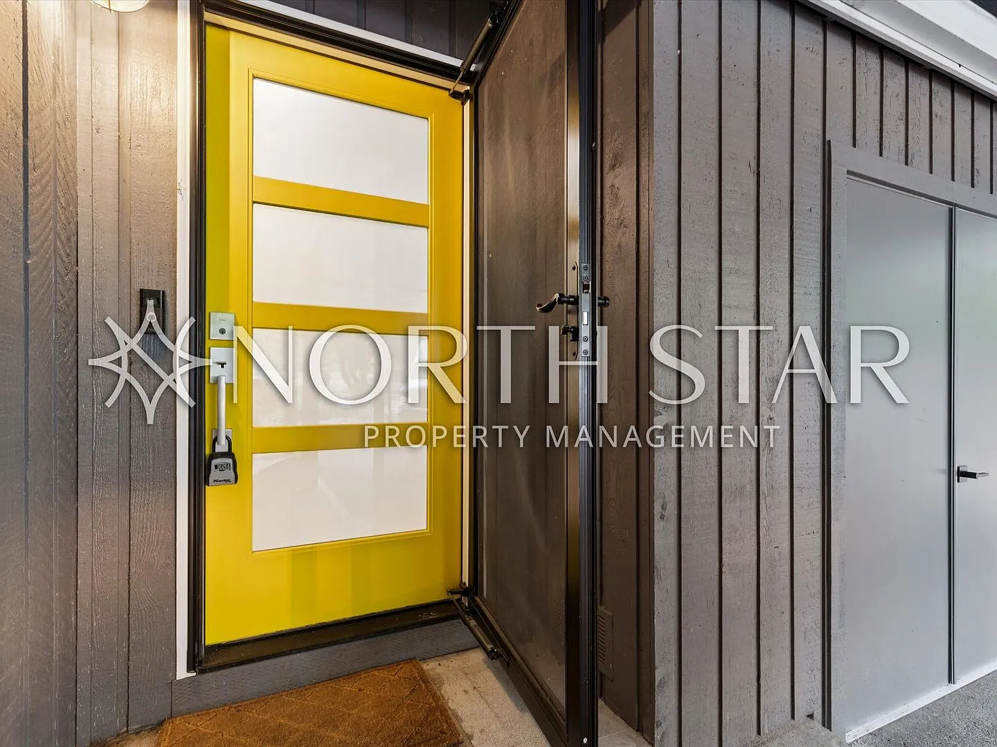 Wooded Setting, Thoughtful Updates & Unbeatable Lake Oswego Location — Photo 4