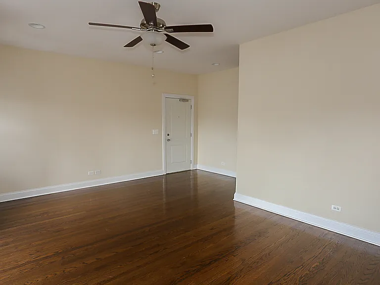 3715 N Wilton Ave #3 — Photo 6