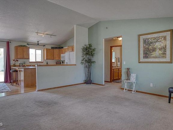 4th image of 2416 N Mackenzie Dr