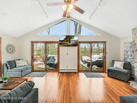4th image of 151 S Lake Dr