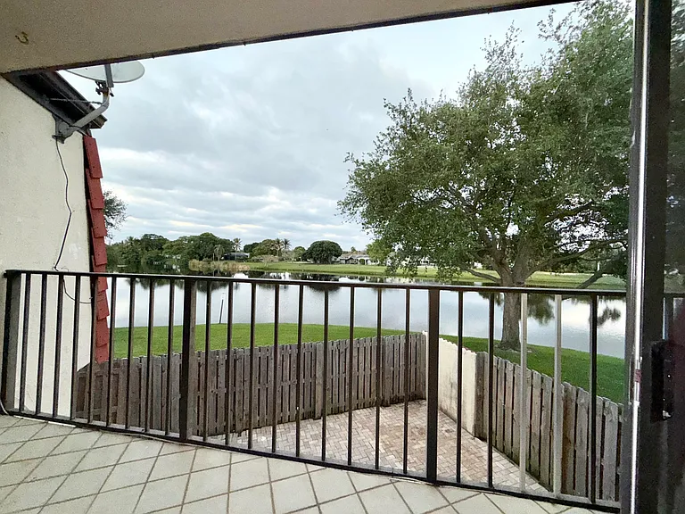 3757 Victoria Dr — Photo 19