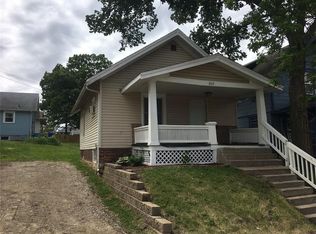 869 19th St SE, Cedar Rapids, IA 52403