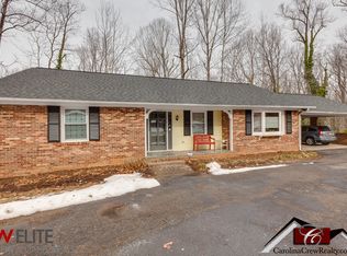 5568 Overlook Cir, Winston Salem, NC 27105