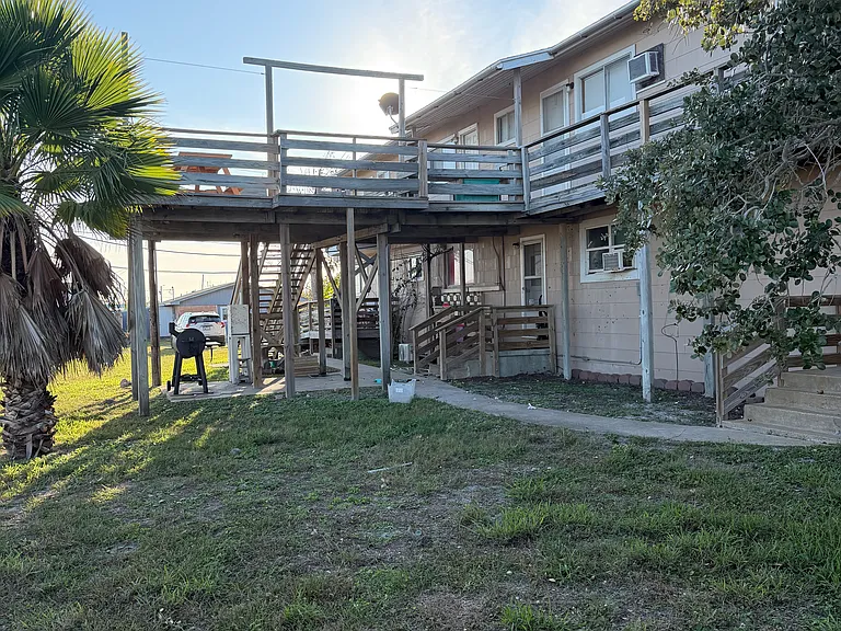 1265 N Commercial St #7 — Photo 3