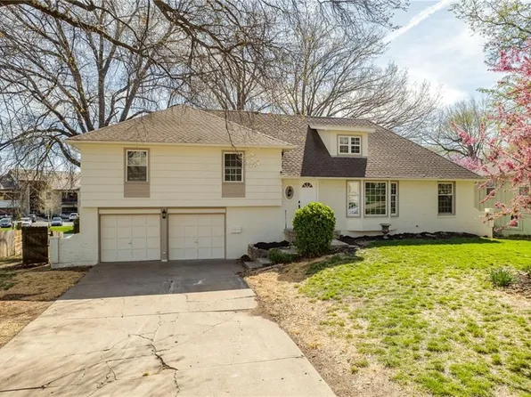 9813 Foster St, Overland Park, KS 66212